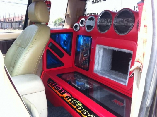 ขาย TOYOTA VIGO PRERUNER 3.0 เครื่องเสียงเต็ม ขาย TOYOTA VIGO PRERUNER 3.0 เครื่องเสียงเต็ม