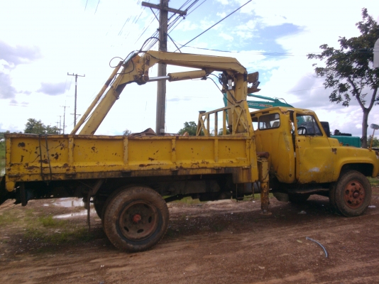 ขายหกล้อติดเครน แยกขายแล้วแต่หัวคีบ  180,000 ยาง9 เครื่องนิสสัน 0895770265 ต่อรองได้