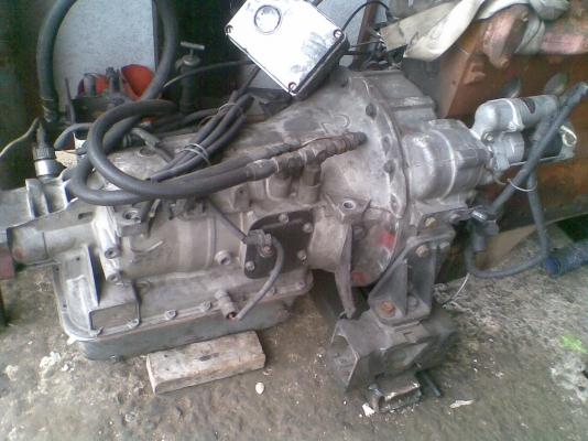 ส่งเครื่อง cummins ขึ้นรถเป็นที่เรียบร้อยแล้วค่ะ 16/8/57