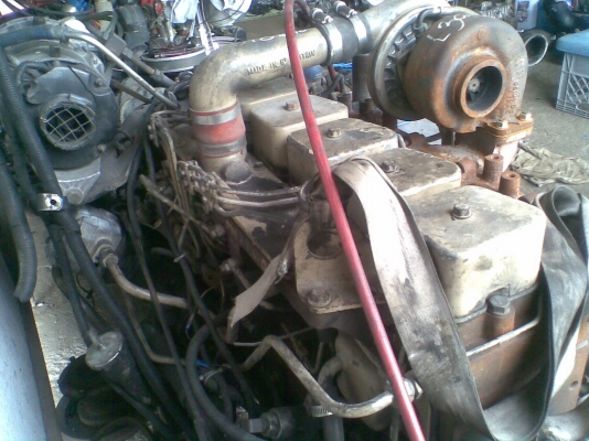 ส่งเครื่อง cummins ขึ้นรถเป็นที่เรียบร้อยแล้วค่ะ 16/8/57