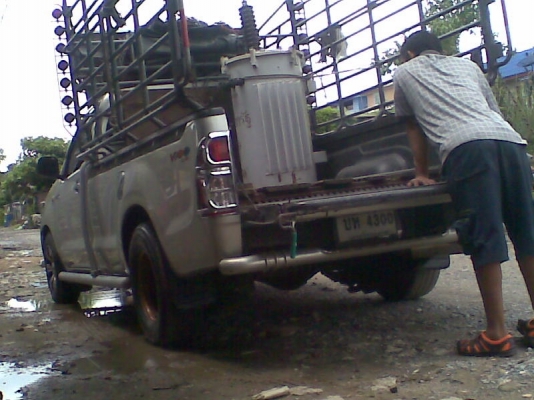 ส่งเครื่อง cummins ขึ้นรถเป็นที่เรียบร้อยแล้วค่ะ 16/8/57