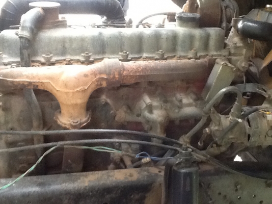 ขายครับเครื่องEH700เครื่องใช้งานทุกวันพร้อมยกลงฟิดจัดครับไม่มีใบคลุมเครื่อง