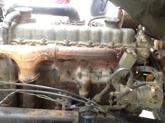 ขายครับเครื่องEH700เครื่องใช้งานทุกวันพร้อมยกลงฟิดจัดครับไม่มีใบคลุมเครื่อง