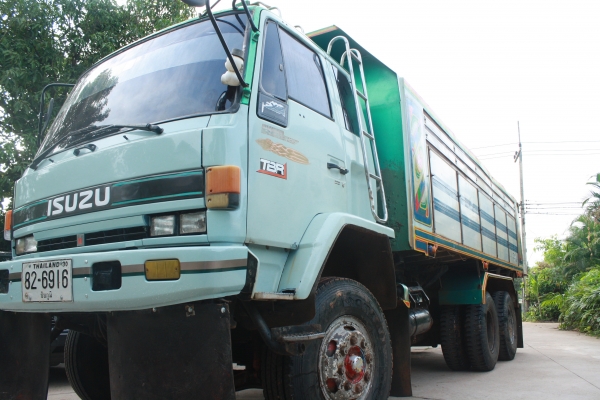 ขายสิบล้อดั๊ม isuzu 240 ปี 2547