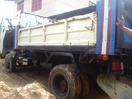 หกล้อ มิตซูแคนเตอร์115ดั้มปี39 สภาพดีสวยเดิมๆพร้อมใช้งาน เล่มทะเบียนพร้อมโอน ราคา435000บ ต่อรองได้ครับ