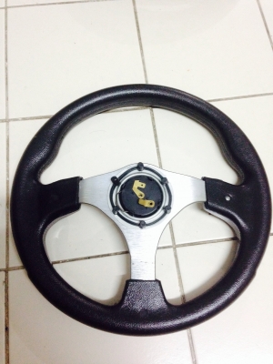 ขายพวงมาลัย momo