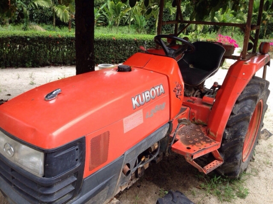 ขายรถไถKUBOTA L2808 มีอุปกรณ์ จาน 5 จอบหมุน 2ชิ้น สนใจโทร 081-9701072