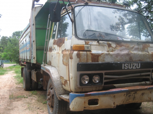 อีชูชุ  ดัมพ์  2 เพลา เกียร์กลาง  เครื่อง 165 แรง  475,000 บาท// ปรับลด 460,000 บาท