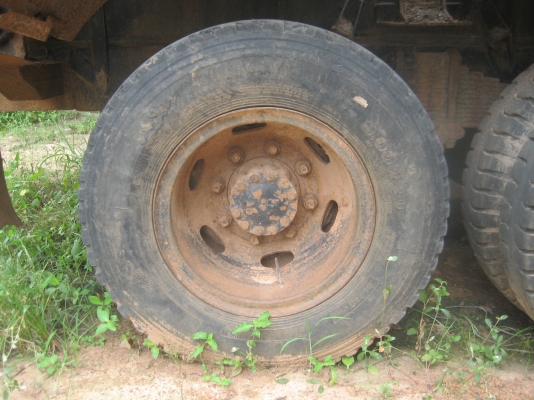 อีชูชุ  ดัมพ์  2 เพลา เกียร์กลาง  เครื่อง 165 แรง  475,000 บาท// ปรับลด 460,000 บาท