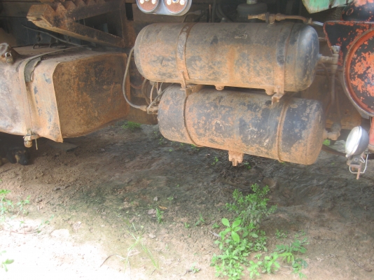 อีชูชุ  ดัมพ์  2 เพลา เกียร์กลาง  เครื่อง 165 แรง  475,000 บาท// ปรับลด 460,000 บาท