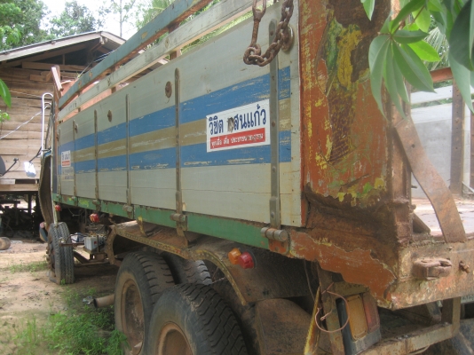 อีชูชุ  ดัมพ์  2 เพลา เกียร์กลาง  เครื่อง 165 แรง  475,000 บาท// ปรับลด 460,000 บาท