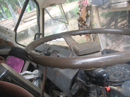 อีชูชุ  ดัมพ์  2 เพลา เกียร์กลาง  เครื่อง 165 แรง  475,000 บาท// ปรับลด 460,000 บาท