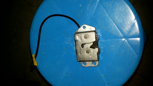 กลอนล็อคฝาปิดท้ายรถตู้หัวจรวดของแท้