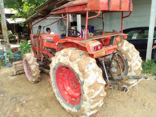 ขายรถไถ KUBOTA M5000SU มีอุปกรณ์ 3 ชิ้น มีดันหน้า จาน 6 จอบหมุน สนใจโทร 081-9701072