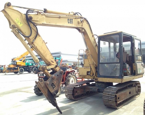 รถขุด ขายพร้อมหัวกระแทก CAT E70B เก่าญี่ปุ่นแท้ 090-986-2521