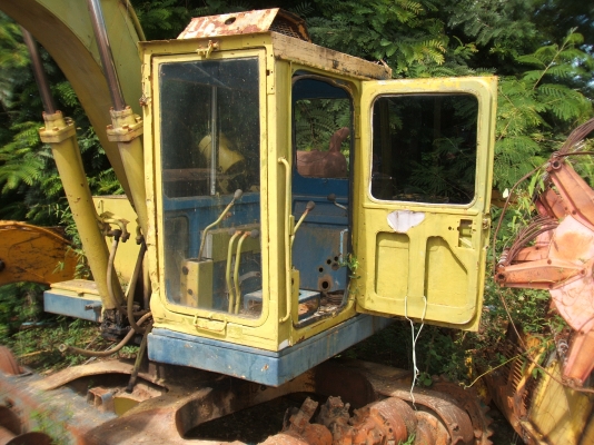 ขายซากแม็คโคร โคมัตสุ PC 120-2 มีตัวเดิน มีเครื่อง มีส่วนประกอบตามภาพถ่าย