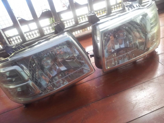 ขายโคมไฟแท้ Ford  (ไม่เเน่ใจรุ่น)