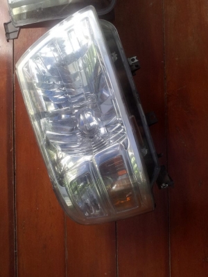 ขายโคมไฟแท้ Ford  (ไม่เเน่ใจรุ่น)