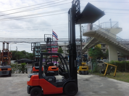 TOYOTA8FD20ขนาด2ตัน เสาสูง4เมตร เกียร์ธรรมดา เครื่องดีเซล2Zงาฮิ้งฟอร์คกระดกได้พร้อมบุ้งกี๋ รถญี่ปุ่นแท้ ต่อรองได้