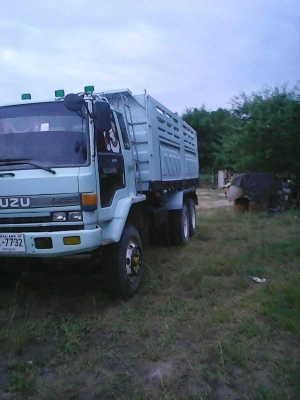 ขายรถ 10 ล้อดัมพ์ ISUZU ROCKY 240 แรงม้าโค๊ช K มีระบบลาก ราคา 950000