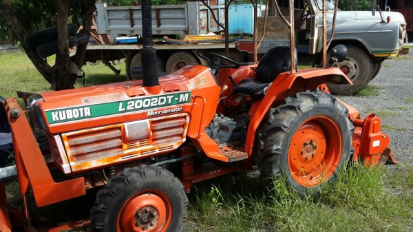 ขายรถไถKUBOTA 2002 3สูบ 4&times;4โฟร์  อุปกรณ์พร้อม โรตารี่ จอบหมุน ผานหลัง ใบดันหน้า สภาพพร้อมใช้งาน เครื่องดี