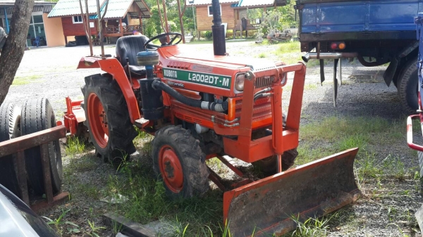 ขายรถไถKUBOTA 2002 3สูบ 4&times;4โฟร์  อุปกรณ์พร้อม โรตารี่ จอบหมุน ผานหลัง ใบดันหน้า สภาพพร้อมใช้งาน เครื่องดี