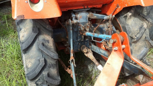 ขายรถไถKUBOTA 2002 3สูบ 4&times;4โฟร์  อุปกรณ์พร้อม โรตารี่ จอบหมุน ผานหลัง ใบดันหน้า สภาพพร้อมใช้งาน เครื่องดี