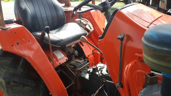 ขายรถไถKUBOTA 2002 3สูบ 4&times;4โฟร์  อุปกรณ์พร้อม โรตารี่ จอบหมุน ผานหลัง ใบดันหน้า สภาพพร้อมใช้งาน เครื่องดี