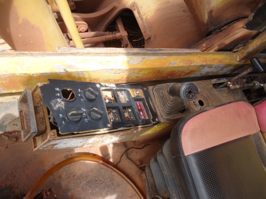 ขายด่วนรถแบคโฮE200Bไมมีเอกรถสภาพดีเอวแน้นมีจอไฟฟ้า