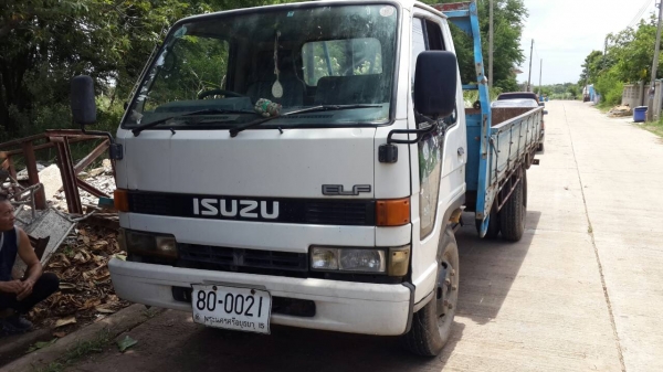 หกล้อ isuzu เครื่องดีคันชีสวย เปลี่ยนหัวใหม่ไฟฟ้า
