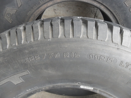 ยาง MICHELIN 265/70R15 สวยๆ 4 เส้น ราคา 2000 บาท