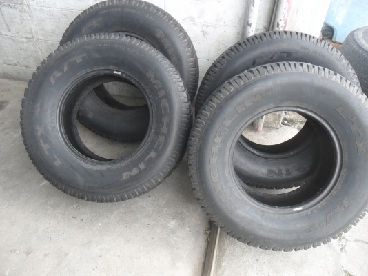 ยาง MICHELIN 265/70R15 สวยๆ 4 เส้น ราคา 2000 บาท