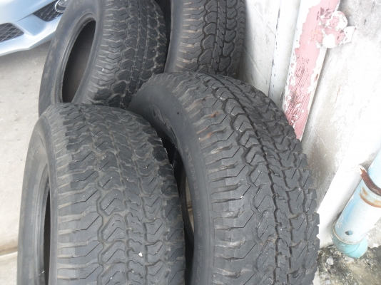 ยาง MICHELIN 265/70R15 สวยๆ 4 เส้น ราคา 2000 บาท