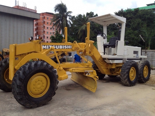 รถเกรด มิตซูบิชิ MG330 ใหม่เอี่ยม พร้อมเล่มทะเบียน 086-303-9797