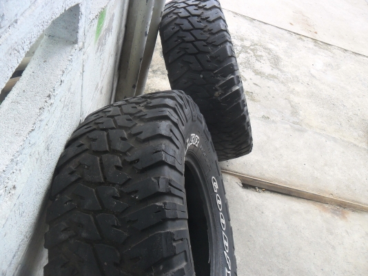 ยาง GoodYear 32x11.50R15 สวยๆ 1 คู่ ราคา 1800 บาท
