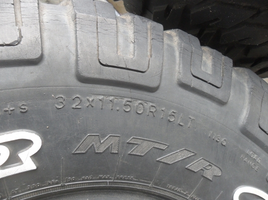 ยาง GoodYear 32x11.50R15 สวยๆ 1 คู่ ราคา 1800 บาท