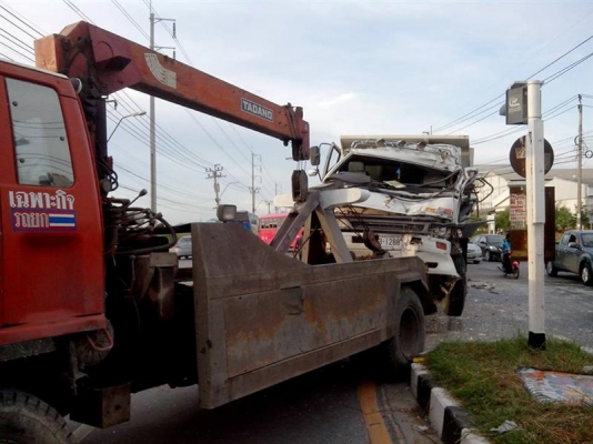 bอ้วนรถยกอยู่บางนาตราดบริการ24ชมดึงรถตกข้างทางคูน้ำ รถยก รถลาก รถสไลท์เราช่วยท่านได้b bอ้วนรถยกอยู่บางนาตราดบริการ24ชมดึงรถตกข้างทางคูน้ำ รถยก รถลาก รถสไลท์เราช่วยท่านได้b