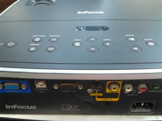 ขายเครื่องฺฉายโปรเจคเตอร์ infocus