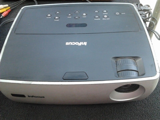 ขายเครื่องฺฉายโปรเจคเตอร์ infocus