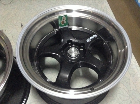 แม็ก work มือ1ขอบ 18 นิ้วกว้าง10.5 นิ้วออฟลึกมาก มีคู่เดียวลดราคาด่วน