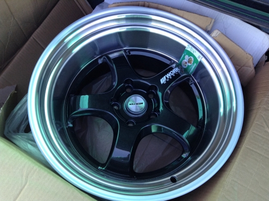 แม็ก work มือ1ขอบ 18 นิ้วกว้าง10.5 นิ้วออฟลึกมาก มีคู่เดียวลดราคาด่วน