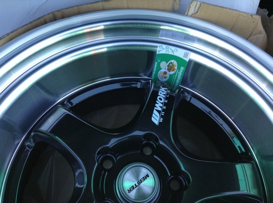 แม็ก work มือ1ขอบ 18 นิ้วกว้าง10.5 นิ้วออฟลึกมาก มีคู่เดียวลดราคาด่วน