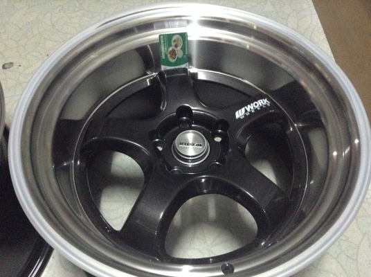 แม็ก work มือ1ขอบ 18 นิ้วกว้าง10.5 นิ้วออฟลึกมาก มีคู่เดียวลดราคาด่วน