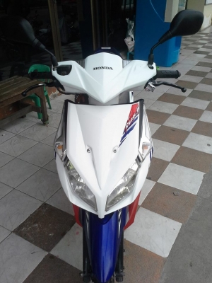 ราคาถูกๆ Honda Click i รถอย่างสวย สีขาวแดง ลาย Street ขับดีมากๆ พร้อมใช้ ราคาถูกๆ Honda Click i รถอย่างสวย สีขาวแดง ลาย Street ขับดีมากๆ พร้อมใช้