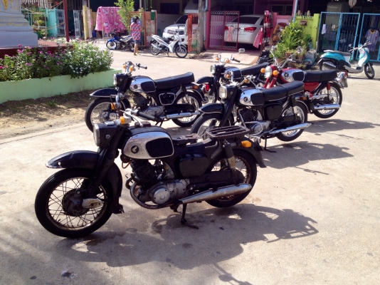 ขายรถคลาสสิกหลายคัน ราคา3xxxx-4xxxx โทรสอบถามได้ ครับ 0811160919