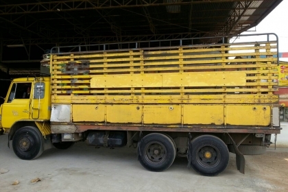 ขาย F17 เครื่อง EH700 168 แรง สิบล้อล่องเพลาเดียว พร้อมใช้ โทร 088-4501277