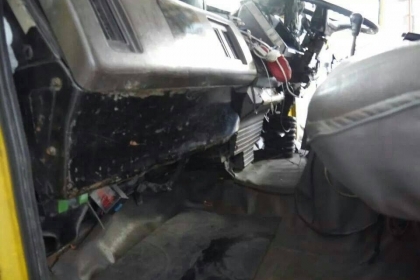 ขาย F17 เครื่อง EH700 168 แรง สิบล้อล่องเพลาเดียว พร้อมใช้ โทร 088-4501277