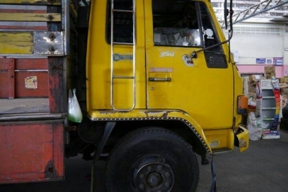 ขาย F17 เครื่อง EH700 168 แรง สิบล้อล่องเพลาเดียว พร้อมใช้ โทร 088-4501277