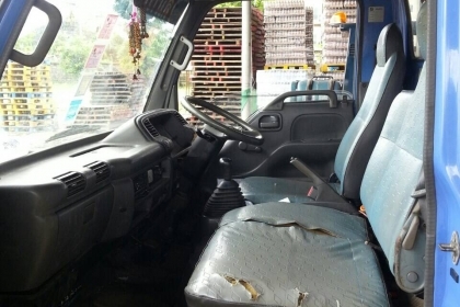 ขาย NKR 110 ปี 39 ตู้แห้ง 3 บาน 4.3 m รถพร้อมใช้ โทร 088-4501277