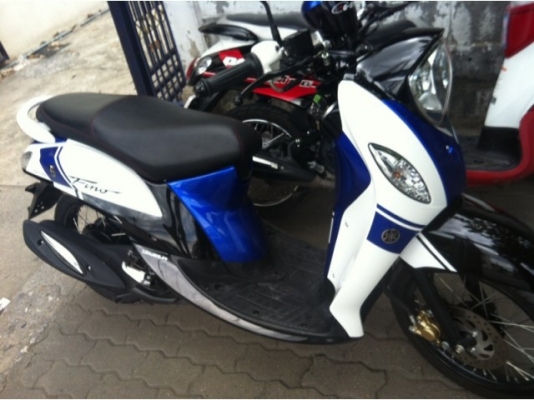 รถ 7 เดือน Yamaha Fino รุ่นSPORT หัวฉีด สีขาวน้ำเงินดำ รถปี 2014 สภาพใหม่มาก วิ่งน้อย1,400โลเท่านั้น
